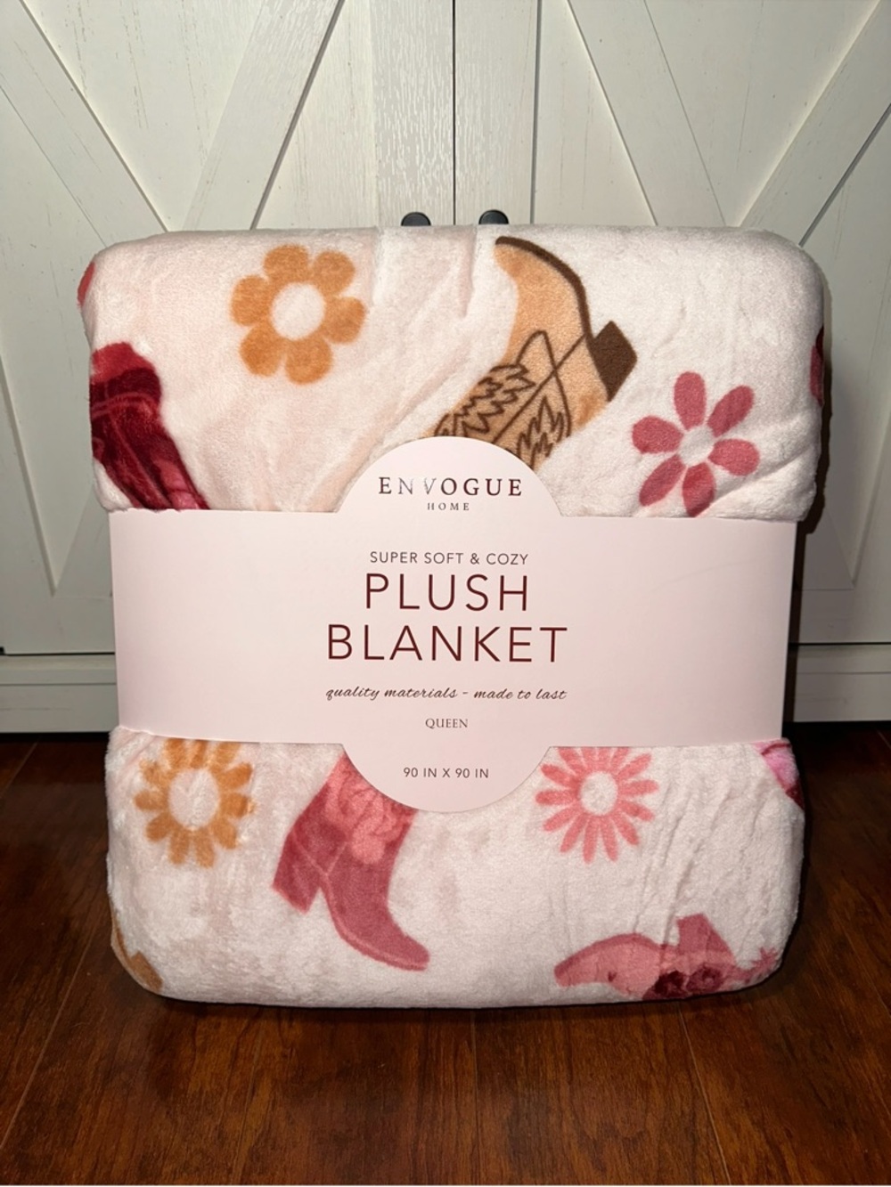 Envogue Pink Cowgirl Boots & Daisies Queen Plush Blanket